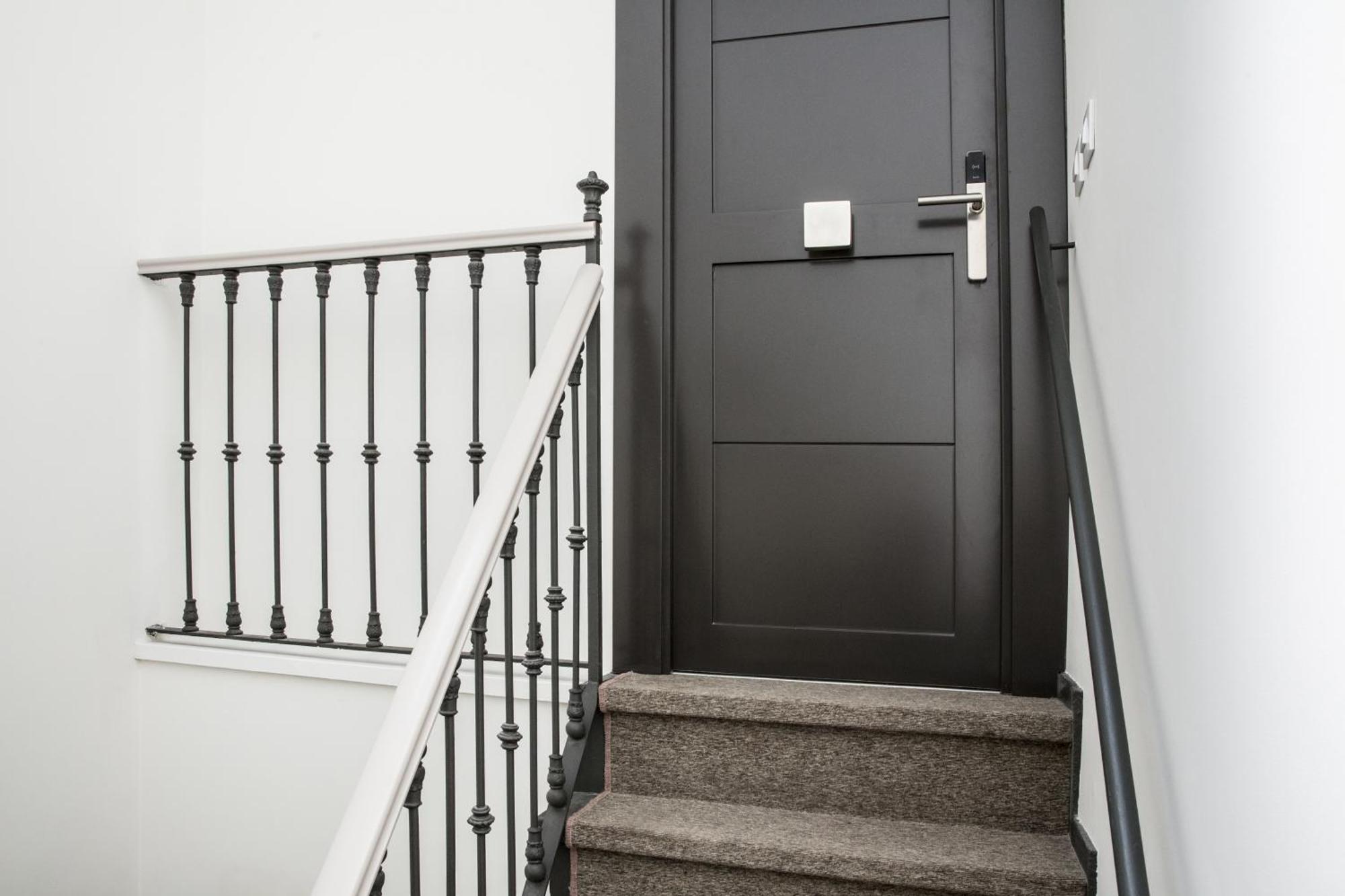 Puerta Catedral Holiday Suites Seville Room photo