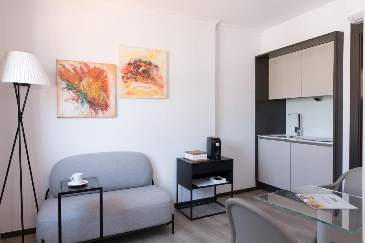 Puerta Catedral Holiday Suites Seville Exterior photo
