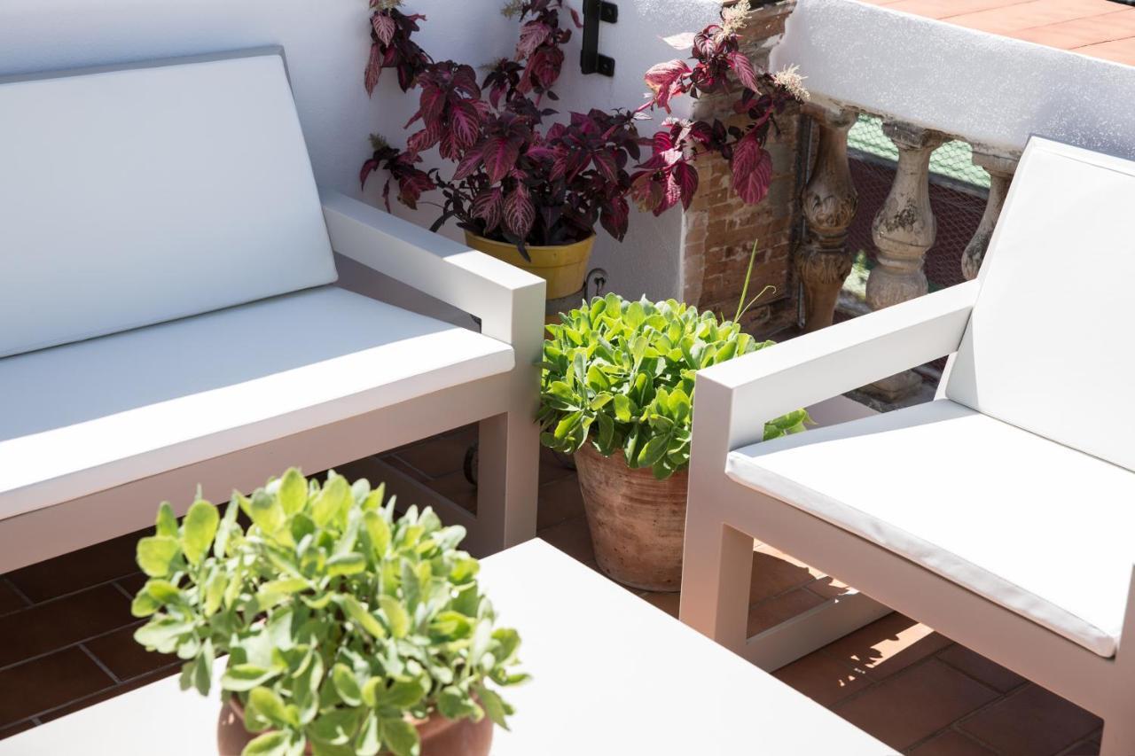 Puerta Catedral Holiday Suites Seville Exterior photo